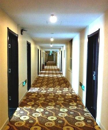 Super 8 Hotel Jinan Exterior foto