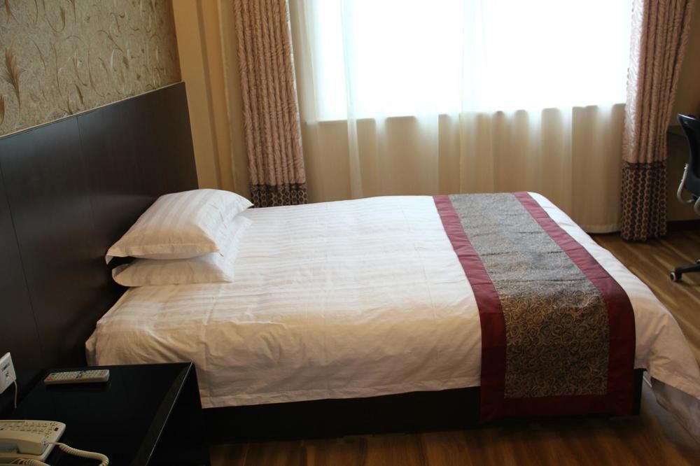Super 8 Hotel Jinan Exterior foto